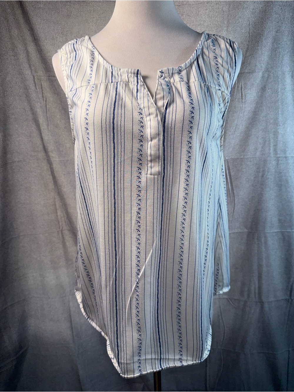 1647-Eden & Olivia White and Blue Striped Sleeveless Tunic